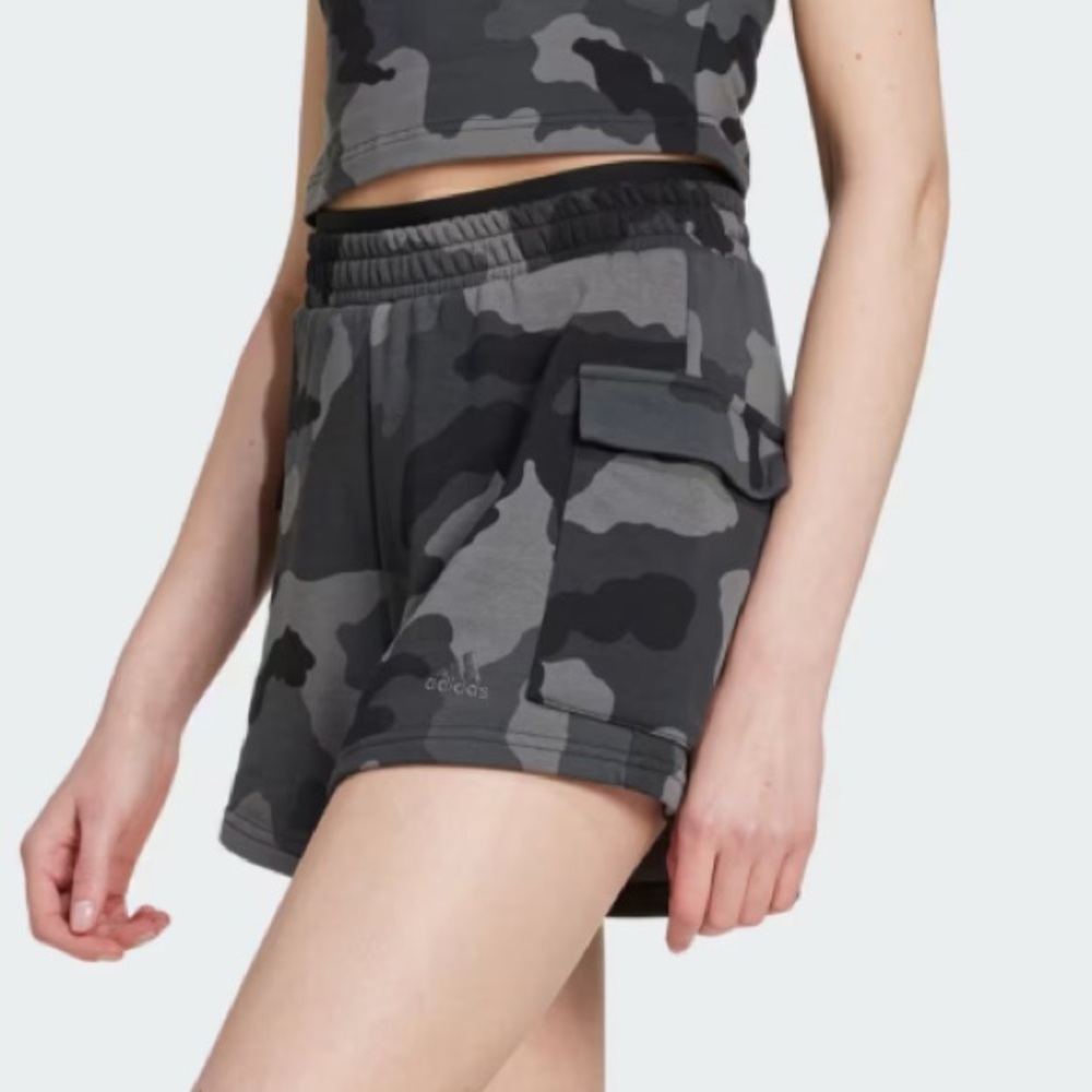 NWT Adidas Camo Print Cargo Lightweight Shorts. Size XL